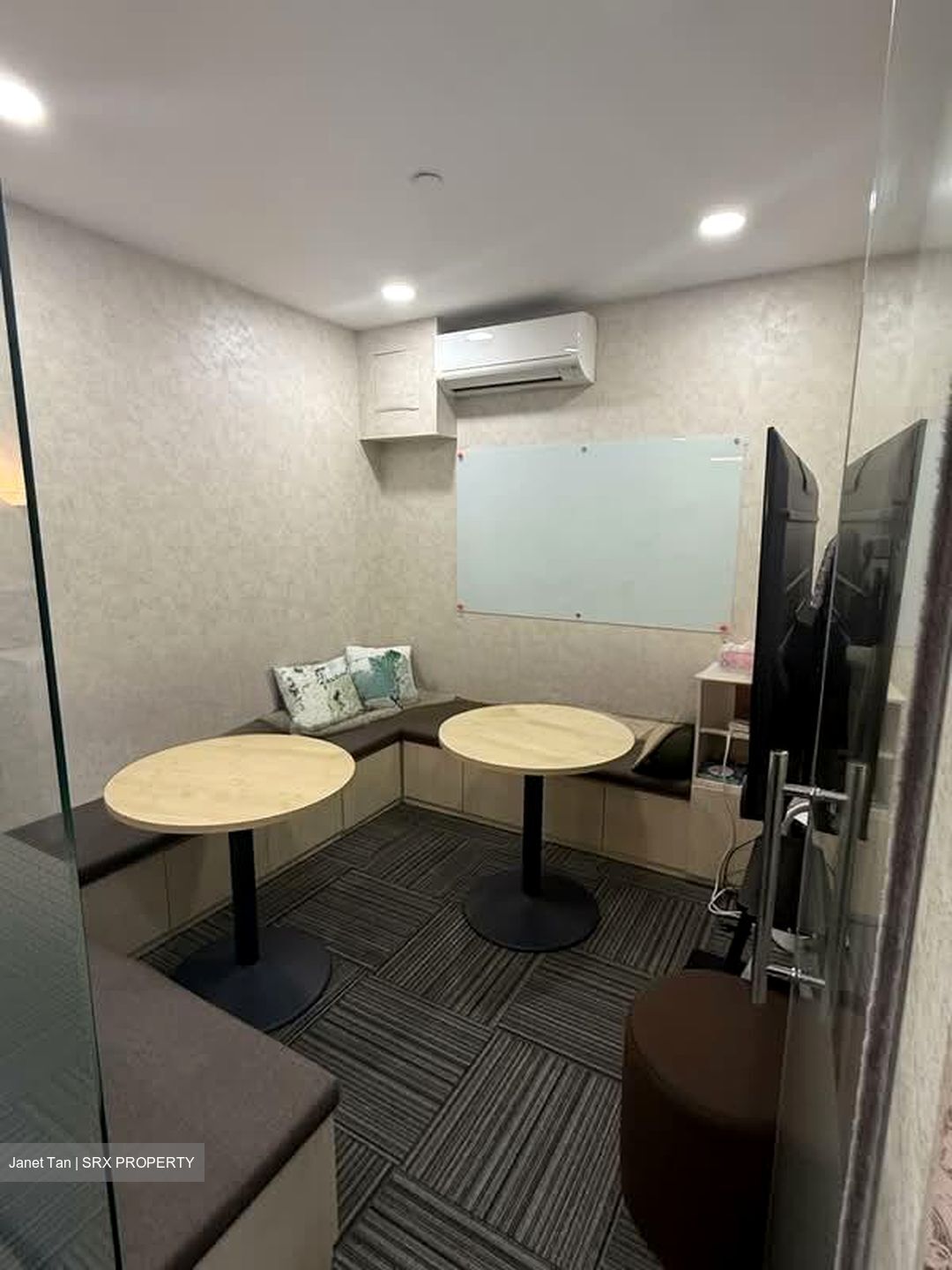 Arc 380 (D8), Office #596882451